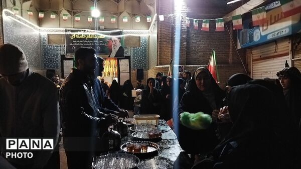 چایخانه حضرت فاطمه زهرا در سی و یکمین شب از اجتماعات مردمی 