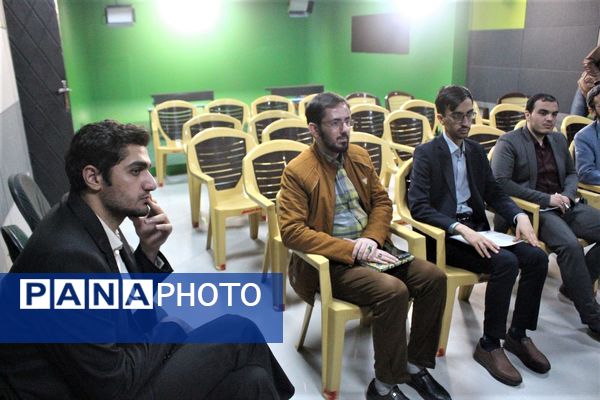 نشست صمیمی «محمد عکاف» با مدیران روابط عمومی نواحی آموزش و پرورش قم