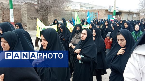 حضور پرشور و وحدت‌آفرین مردم در راهپیمایی ۲۲ بهمن