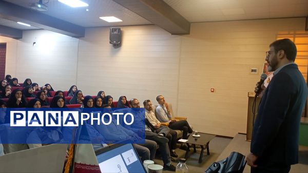 دومین جلسه کارگاه‌های توانمندسازی «سپهر دانش و معرفت» ویژه مربیان پرورشی ناحیه 2 کرج و شهرستان فردیس