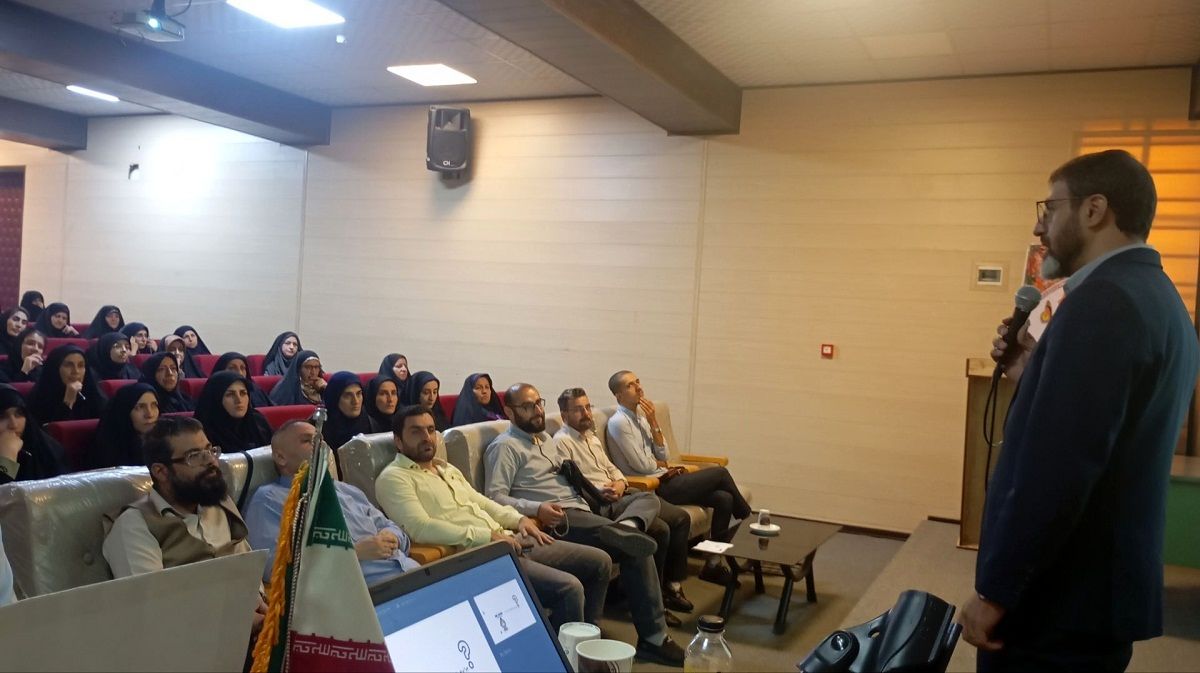 دومین جلسه کارگاه‌های توانمندسازی «سپهر دانش و معرفت» ویژه مربیان پرورشی ناحیه 2 کرج و شهرستان فردیس