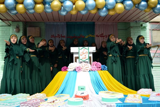 حضور خادمان رضوی در مدرسه قدر بهارستان‌دو