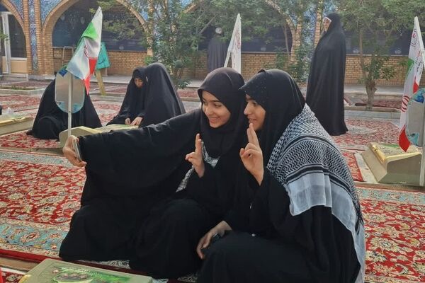 حس و حال دختران دانش‌آموز قم در اردوی راهیان نور