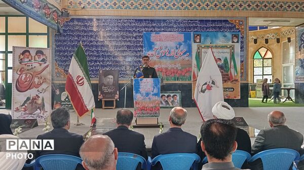 میهمانی لاله‌ها در شهرستان بن با حضور دانش‌آموزان 