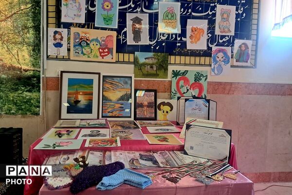 طرح «هر دانش‌آموز یک مهارت» با حضور کارآفرینان برتر شهرستان دماوند ، در دبیرستان احمد ابراهیمی