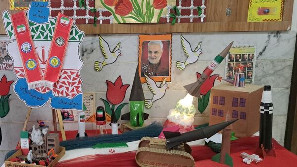 نمایشگاه ایران مقتدر در دبستان دخترانه فرهنگیان ۱
