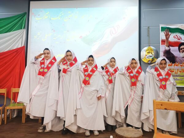 زنگ انقلاب در دبستان آرمینه مصلی‌نژاد