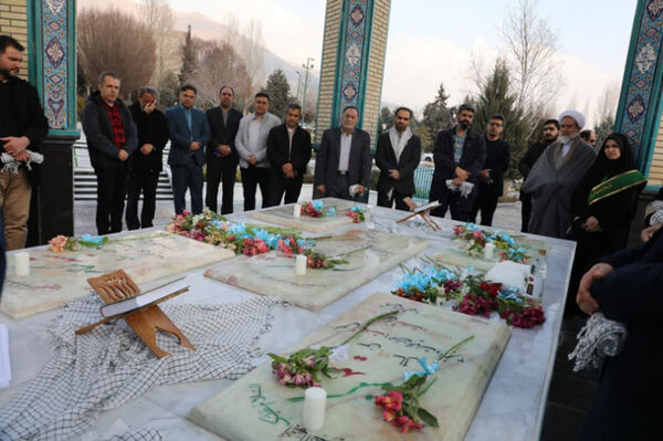 آیین گلباران مزار شهدا و غرس نهال به یاد شهدا در دانشگاه آزاد واحد کرج