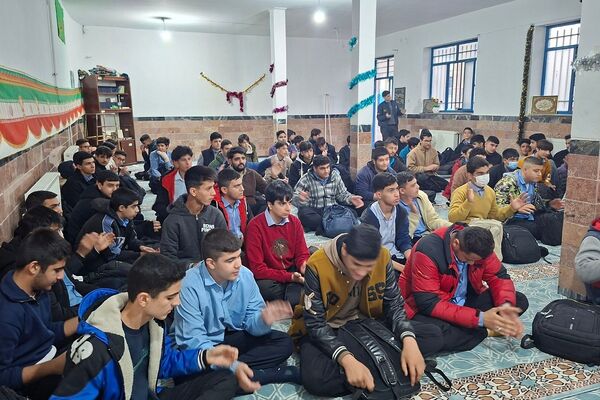 هنرنمایی دانش‌آموزان مدارس ناحیه دو شهرری در جشن میلاد حضرت فاطمه (س)