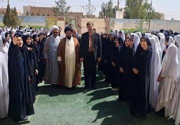 آغاز مهر با عطر نماز؛ سال تحصیلی جدید در مدرسه شهید خسروی زارچ کلید خورد