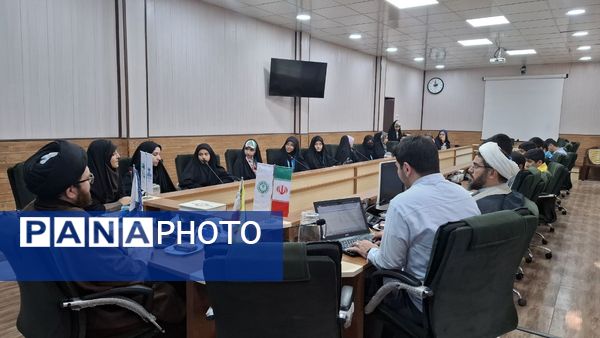 نشست صمیمی اعضای مجلس دانش‌آموزی و خبرنگاران پانا با معاون تربیت‌بدنی و سلامت آموزش و پرورش قم