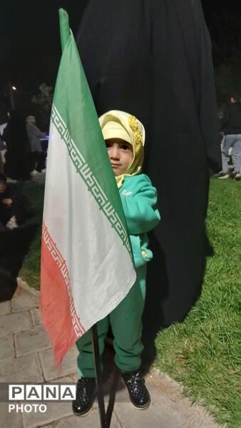 در میدان هستیم و می مانیم تا پای جان برای ایران 