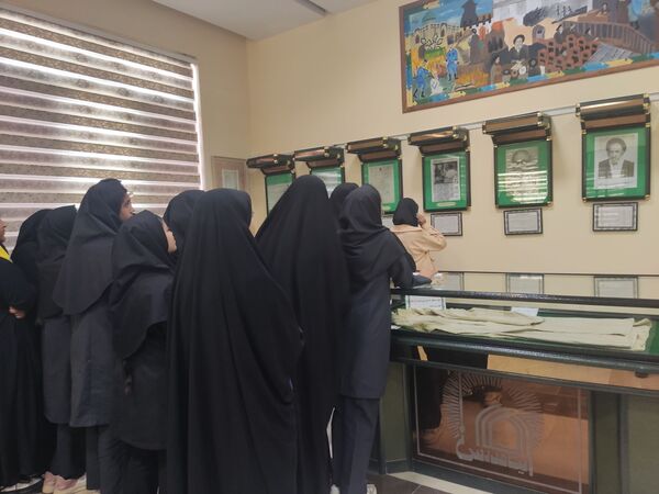 هفته کتاب خوانی در آرامگاه شهید مدرس