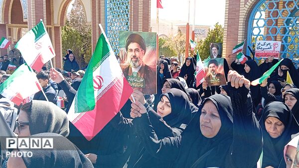 اجتماع باشکوه دانش‌آموزان چهارمحال و بختیاری در گلزار شهدای شهرکرد