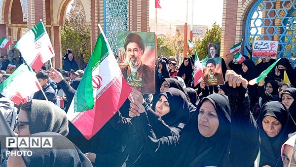 اجتماع باشکوه دانش‌آموزان چهارمحال و بختیاری در گلزار شهدای شهرکرد