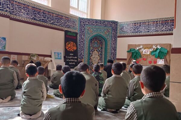اقامه نماز جماعت و محافل انس با قرآن در مدارس فیروزکوه