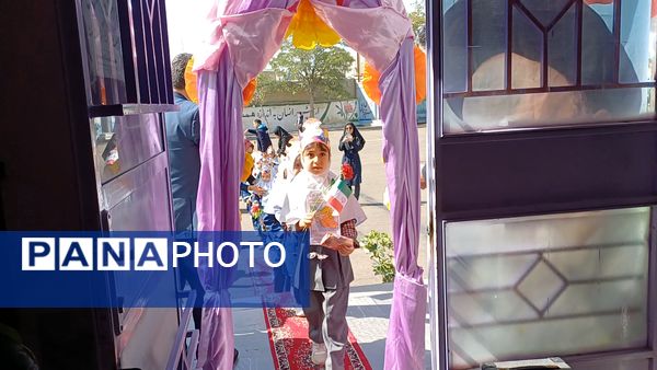 آیین جشن شکوفه‌ها در دبستان زکیه شیروان