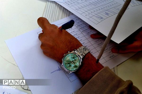 تقدیر از برگزیدگان استانی و منطقه‌‌ای مسابقات علمی پژوهشی 