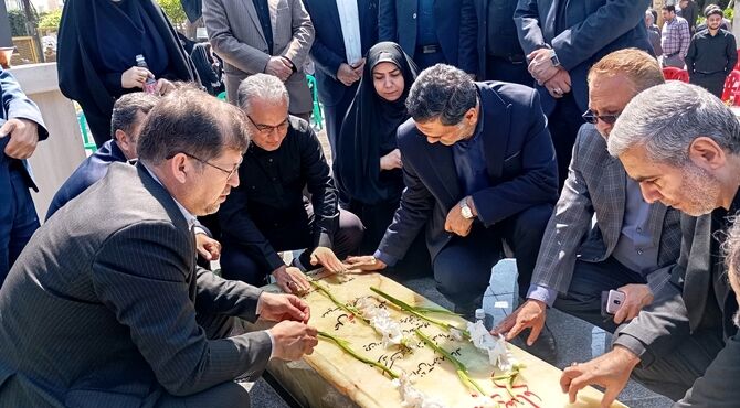برگزاری مراسم اربعین رهبر امت و دانش آموزان میناب