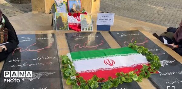 اردوی زیارتی دانش‌آموزان در جوار مزار شهید گمنام