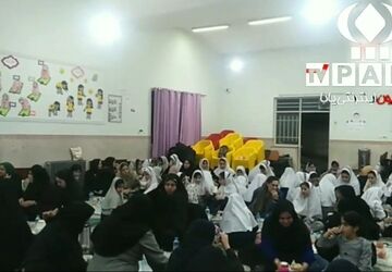 ضیافت افطاری در مدرسه پیروزی شهرستان سمنان