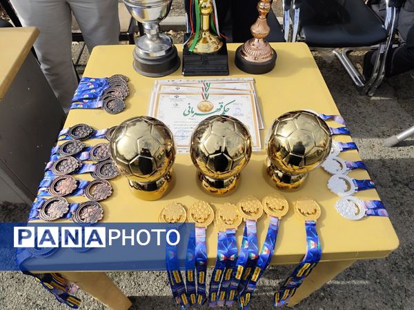 رقابت هیجان‌انگیز فوتبال دانش‌آموزی منطقه ۵ به پایان رسید