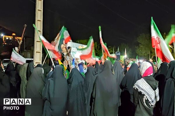 یک دنیا شاهد و مبهوت از حضور خیابانی مردم شهر بار