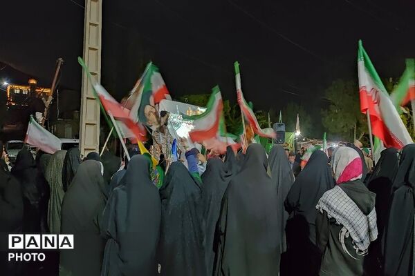یک دنیا شاهد و مبهوت از حضور خیابانی مردم شهر بار