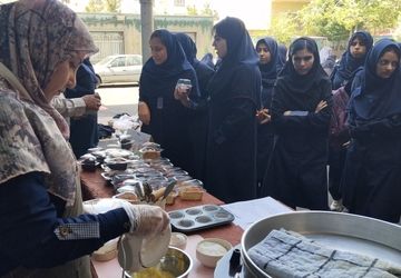 یک روز شاد با عنوان «رویداد شادی به رنگ ایثار» در دبیرستان شاهد عصمت برگزار شد