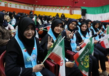 طنین زنگ انقلاب در مدارس همدان