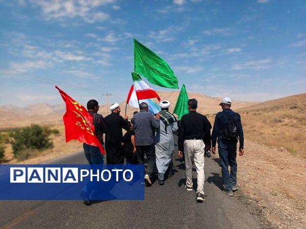 خروش مردم در پیاده‌روی جاماندگان اربعین سمیرم