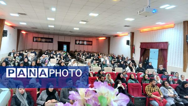 کارگاه آموزشی ویژه والدین با محوریت ارتباط موثر با نوجوانان در نیشابور