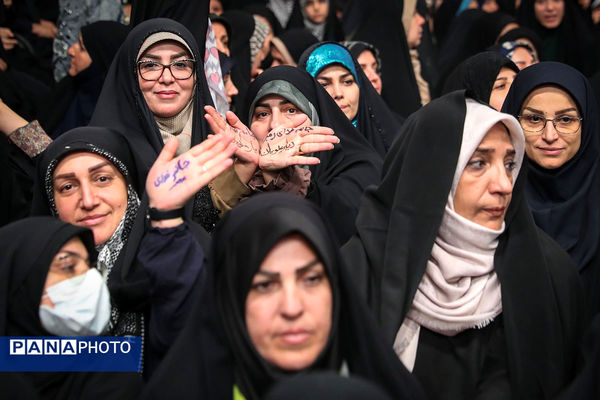 دیدار هزاران نفر از کارگران سراسر کشور با رهبر انقلاب