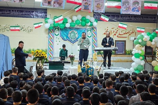 جشن میلاد با سعادت حضرت مهدی موعود(ع)در دبستان حاج همت بهارستان ۲