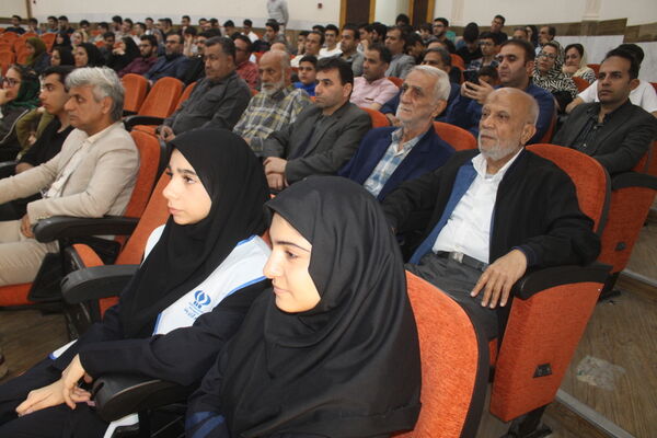 تجلیل از برگزیدگان دبیرستان شهید بهشتی شهرستان بوشهر (1)