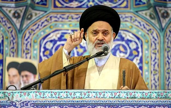 مسئولان برای حل مشکلات معیشتی مردم چاره اندیشی کنند