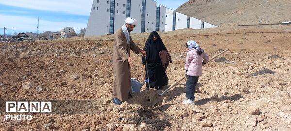 روز درختکاری در شهرکرد 