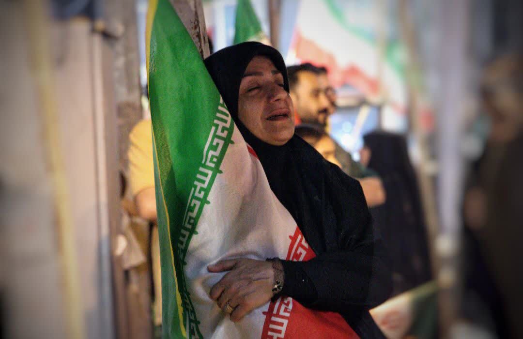 اشک‌ پر افتخار، در شبِ سربلندی