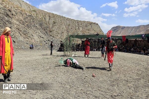 تعزیه خوانی در روز اربعین حسینی در جوار گلزار شهدای شهر بار نیشابور 