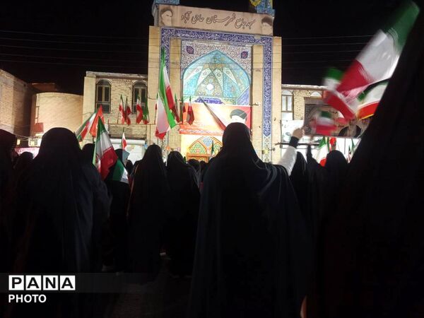 اجلاس سراسری نماز و تجلیل از دانش‌آموزان فعال در حاجی‌آباد