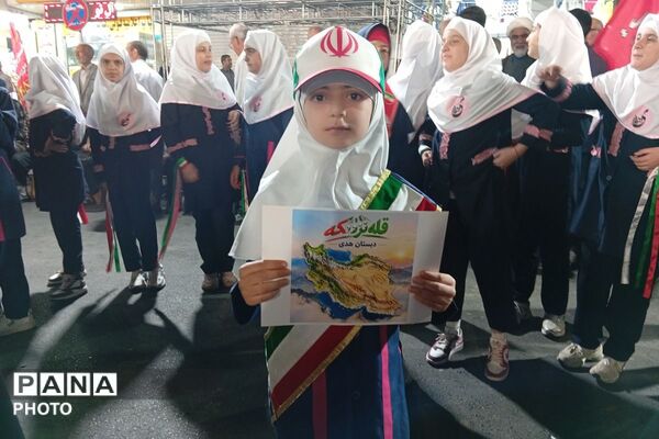 هم‌صدایی دانش‌آموزان دبستان هدی در تجمعات شبانه مردمی علیه صهیونیست