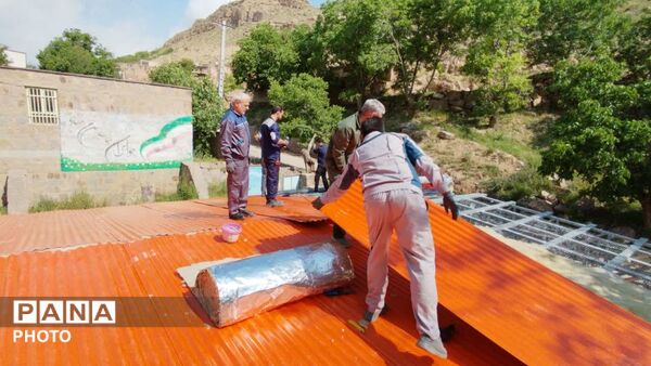 عملیات نصب سقف آموزشگاه های شهرستان مرزی کلات 