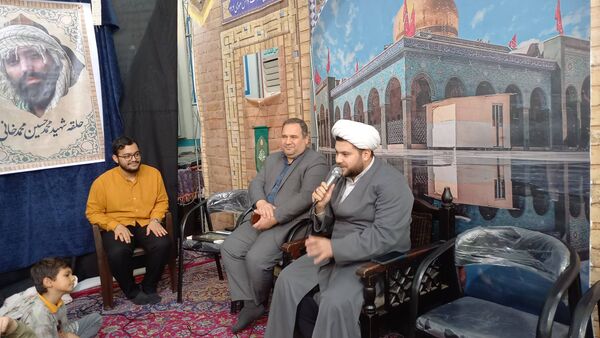 بازدید مسئولان منطقه ۱۰ از دانش‌آموزان معتکف