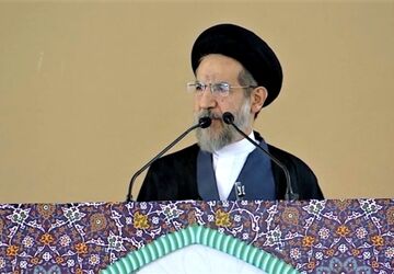 امام خمینی (ره) نماد سیاست‌ورزی انقلابی و تحول‌آفرین هستند