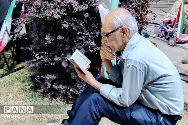 برپایی نماز استغاثه به امام زمان (عج) در میدان نماز شهرری 