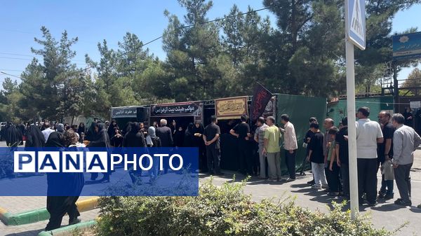 بازآفرینی مسیر عشق؛ جاماندگان اربعین در شبیه‌سازی مواکب نجف تا کربلا گردهم آمدند‌.