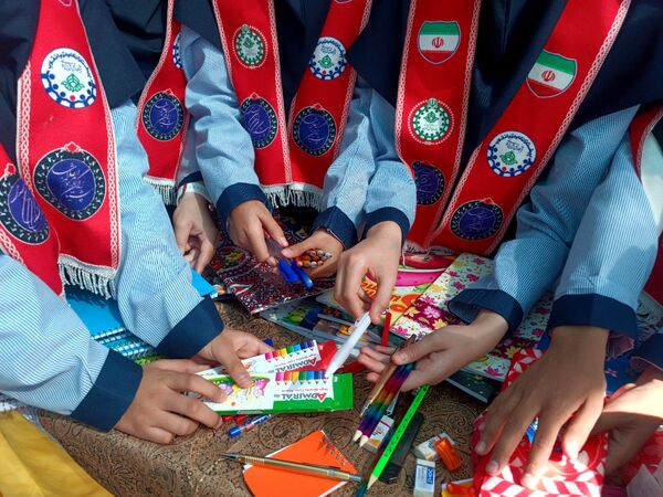 جشن عاطفه ها در دبستان ناهید نخودی