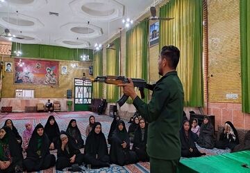 دومین جلسه کارگاه آموزشی اسلحه شناسی ویژه خواهران در حسینیه شهر بار