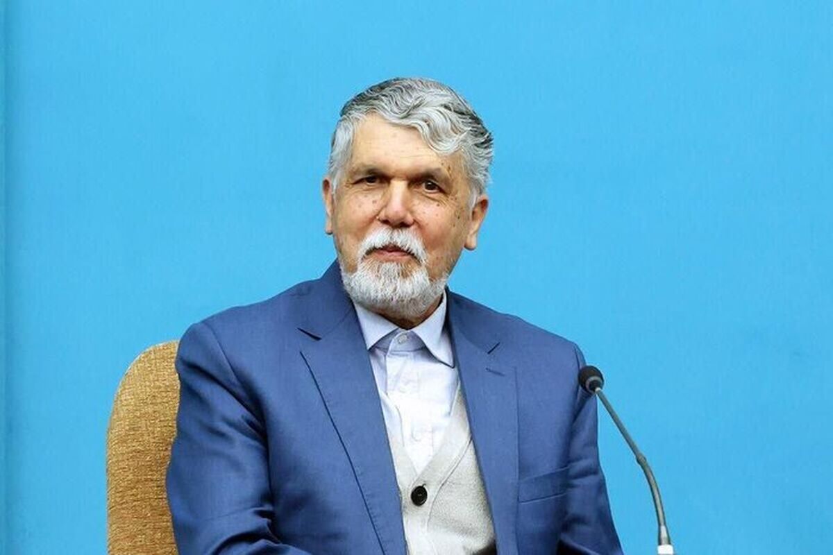 وزیر فرهنگ و ارشاد اسلامی هنر صحنه حامل پیام انسجام ملی است
