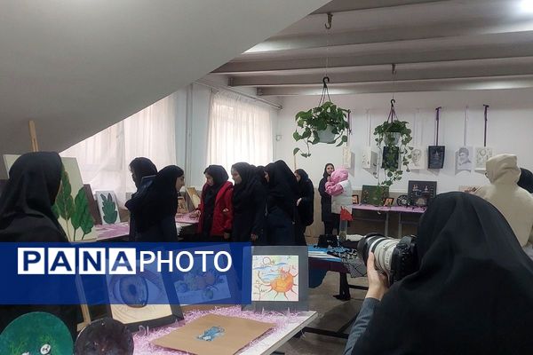 همدلی دانش‌آموزان، اولیاء و معلمان در جشن خلاقیت هنرستان کارآفرینان بهارستان دو